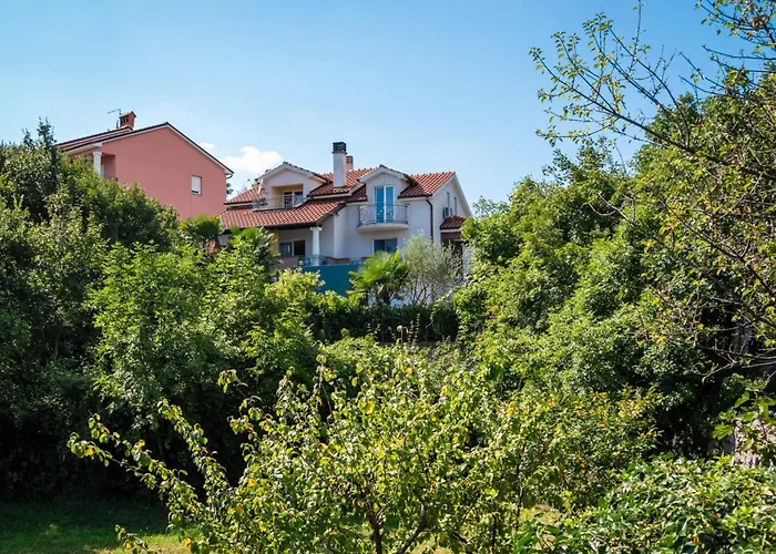 Svea By Interhome 公寓